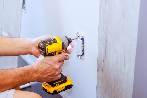 Electrician performing electrical outlet installation in Central Valley in a residential home.